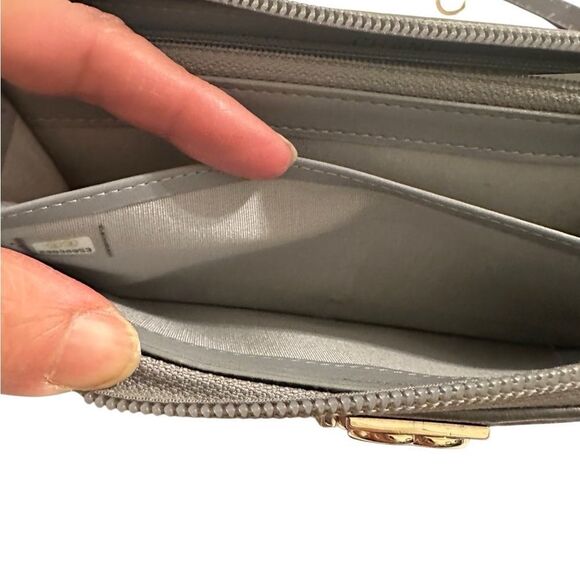 Chanel Gray Quilted Leather Wallet with Gold Clasp - Picture 5 of 10